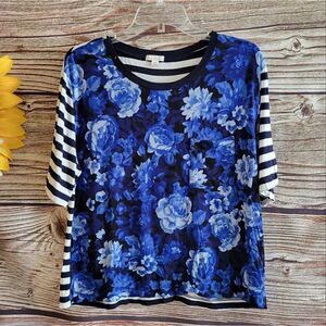 Gap mid Sleeve top Women's medium blue floral/ black & white striped preo-owned